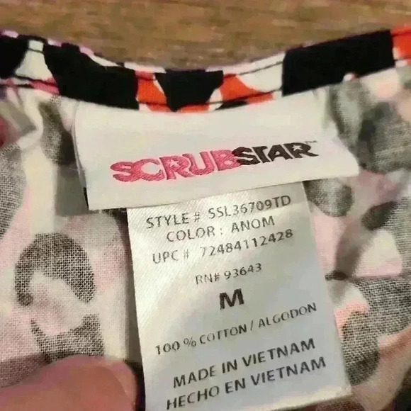 Scrubstar Cheetah Print Scrub Top. NWOT. Size M - Picture 3 of 3